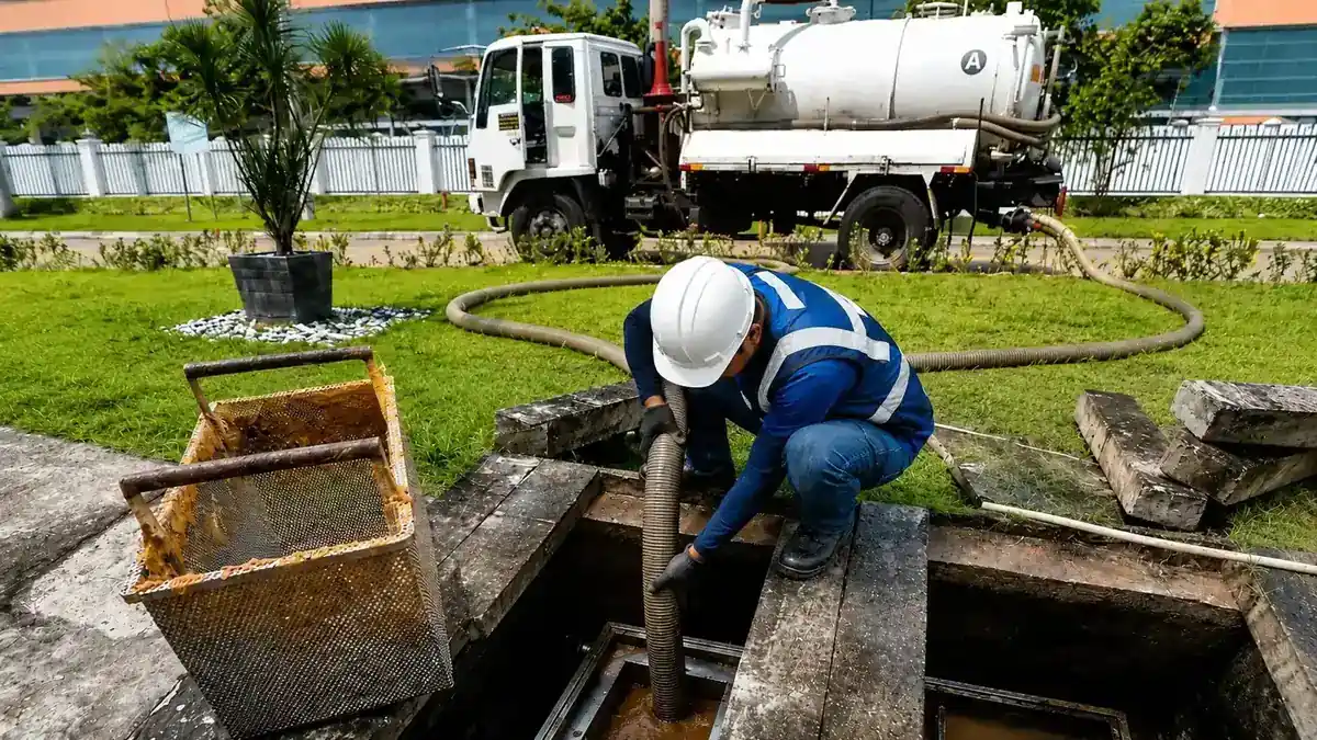 Grease Trap Cleaning for F&B Facility
